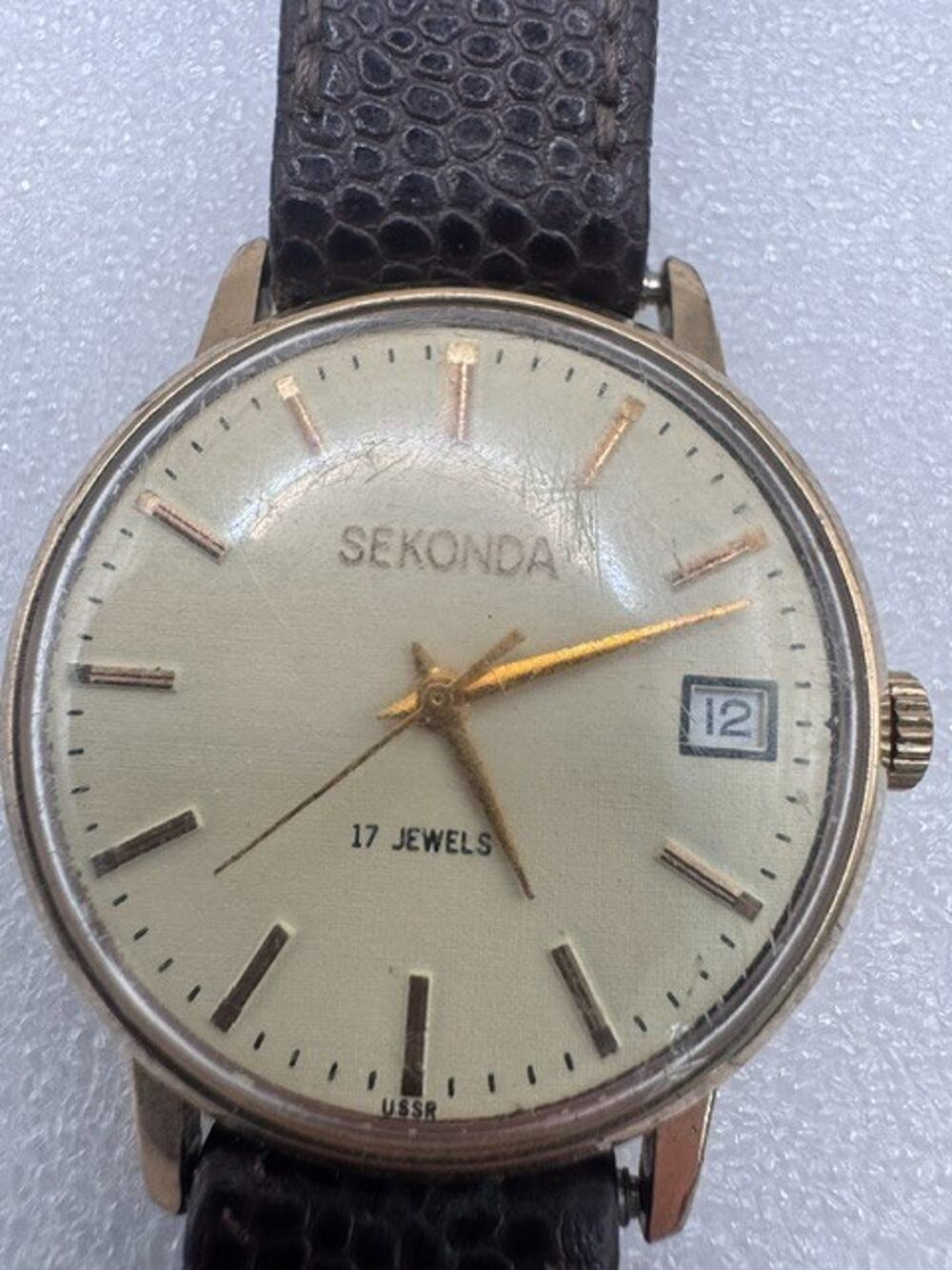 Vintage 1980s Sekonda 17 Jewels USSR Manual Wind Date Gold Plated Watch Running